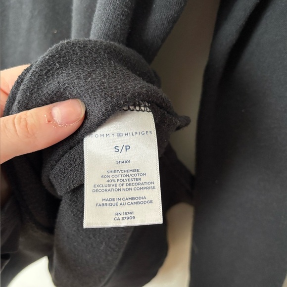 🎉4/30$🎉 🖤 Vintage Tommy Hilfiger Black and Red Crewneck Sweater  🖤❤️ - Picture 3 of 4